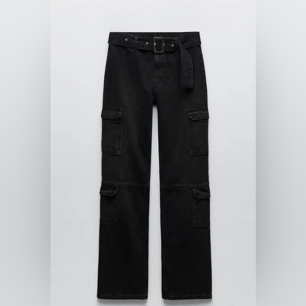 Zara cargo jeans. Size US 2, and 100% cotton material.